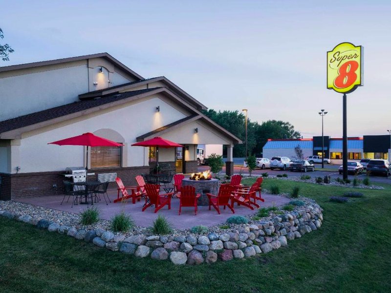 スーパー 8 バイ ウインダム スピリット レイク オコボジ (Super 8 By Wyndham Spirit Lake/Okoboji)の写真