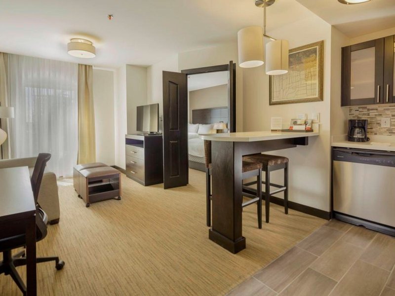 Staybridge Suites Irapuato By IHGの写真