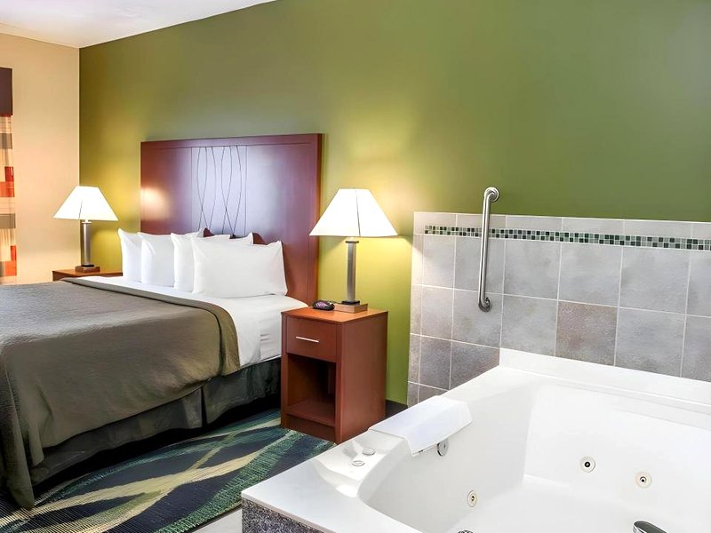 クオリティ イン & スイーツ サウス ベンド エアポート (Quality Inn & Suites South Bend Airport)の写真