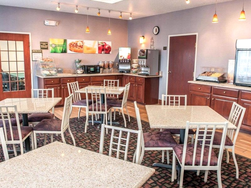 クオリティ イン & スイーツ サウス ベンド エアポート (Quality Inn & Suites South Bend Airport)の写真