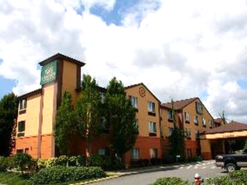 Evergreen Inn & Suites, Monroeの写真