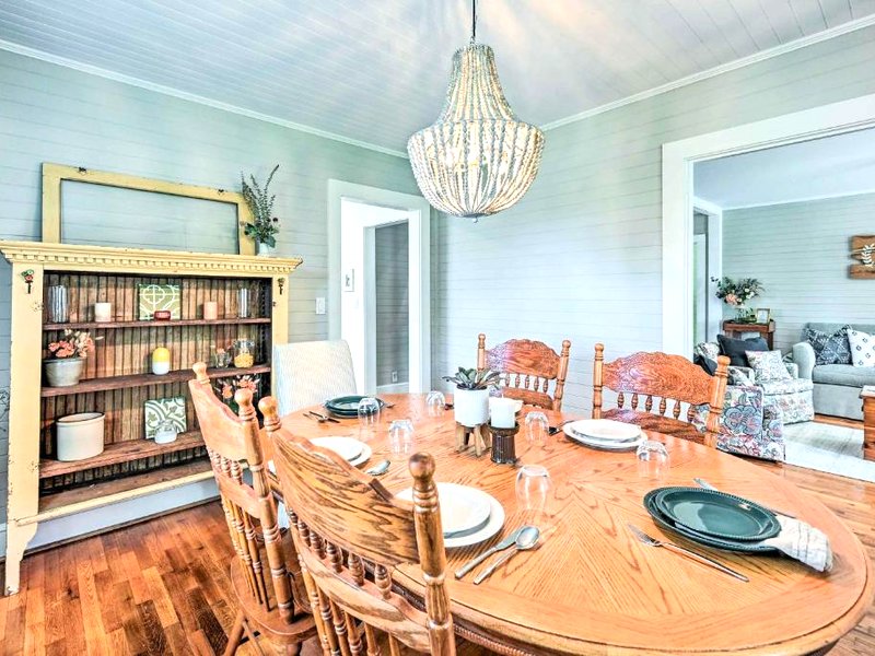 Farmhouse Cottage on 10 Acres Trails On-Siteの写真