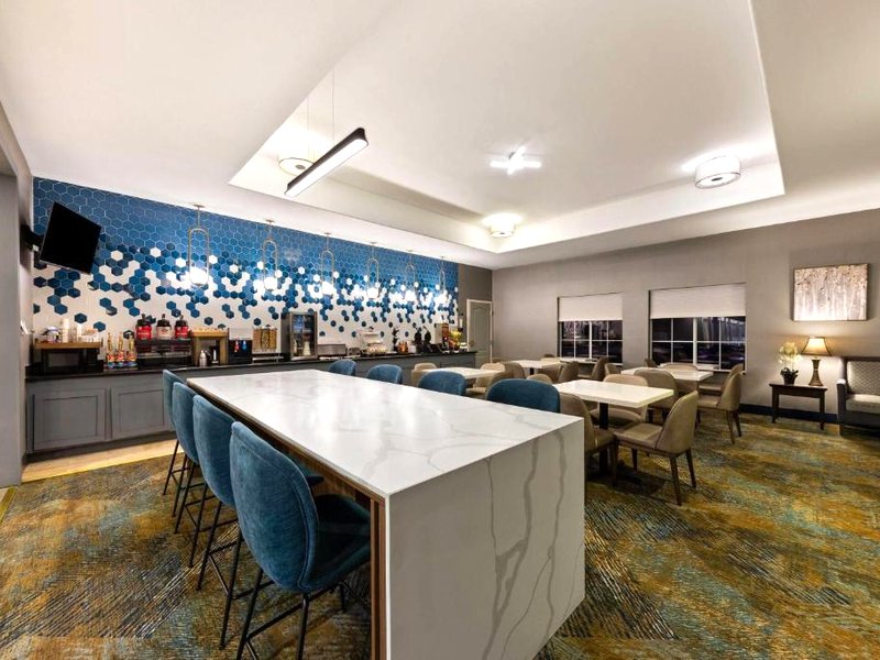 ラ キンタ イン&スイーツ バイ ウィンダム ブルックシャイア (La Quinta Inn & Suites by Wyndham Brookshire)の写真