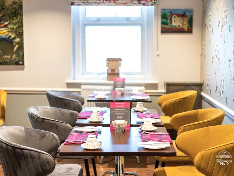 バーリントン ハウス (Burlington House)の写真