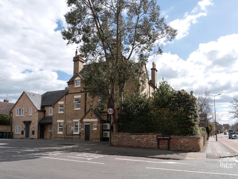 バーリントン ハウス (Burlington House)の写真