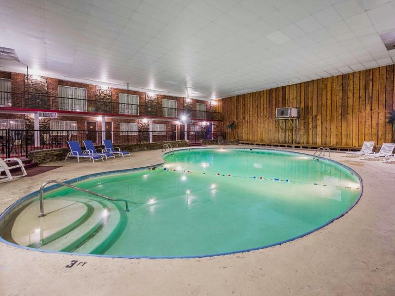 Ramada by Wyndham Mountain Homeの写真