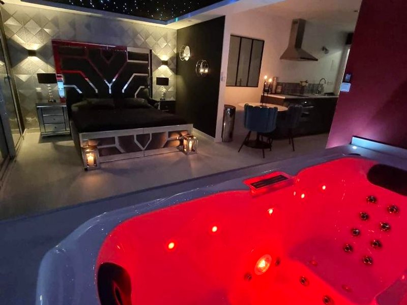 Suite cristal LovingSpa avec jacuzzi privatifの写真