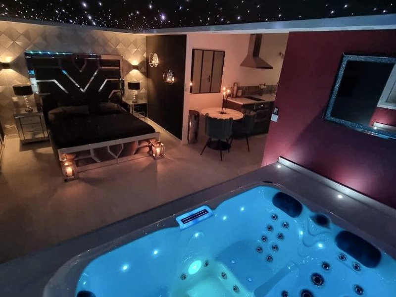 Suite cristal LovingSpa avec jacuzzi privatifの写真