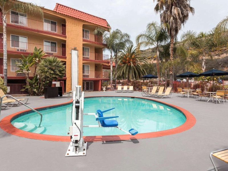 デイズ イン バイ ウィンダム ミッション バレー/SDSU (Days Inn by Wyndham Mission Valley/SDSU)の写真