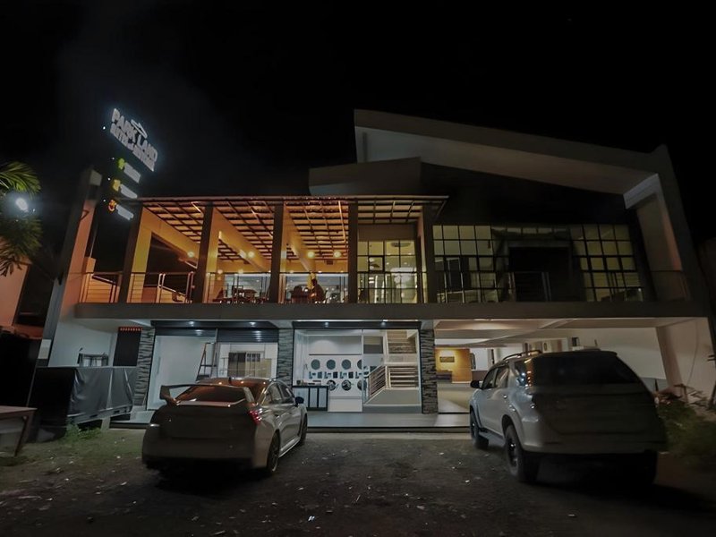 パーク ランド スイーツ アンド レストバー (Park Land Suites and Restobar)の写真