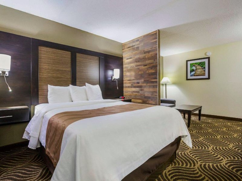 クオリティ イン & スイーツ フローレンス - シンシナティ サウス (Quality Inn & Suites Florence - Cincinnati South)の写真