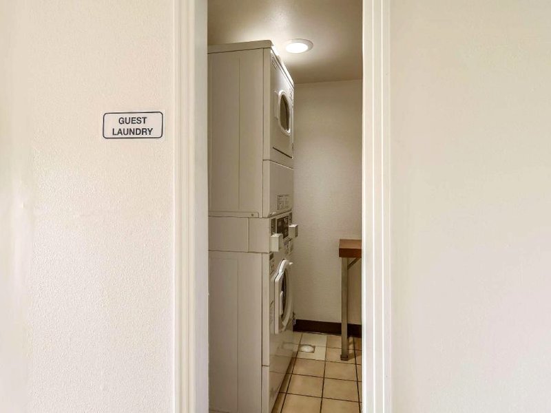 Motel 6 New Stanton, PAの写真