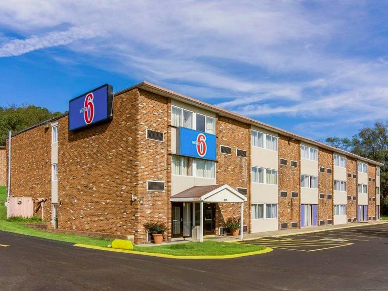 Motel 6 New Stanton, PAの写真