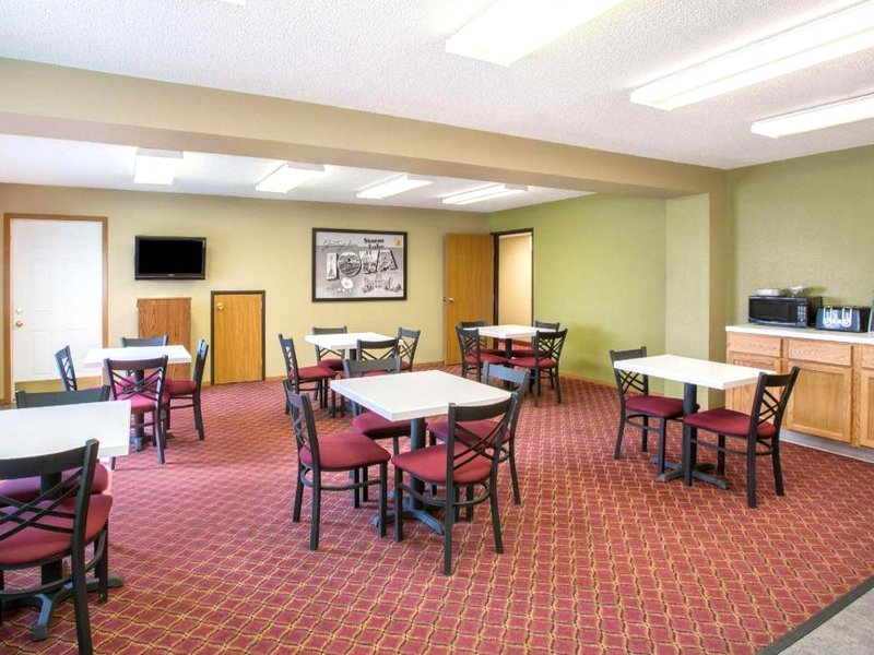 スーパー 8 バイ ウインダム ストーム レイク (Super 8 By Wyndham Storm Lake)の写真