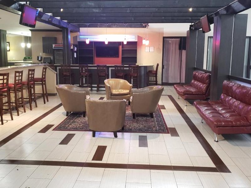 Clarion Pointe Lake Jackson - Cluteの写真