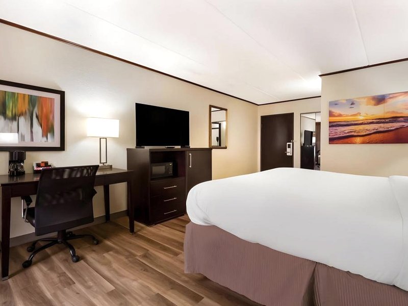 Clarion Pointe Lake Jackson - Cluteの写真