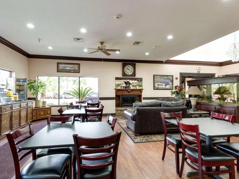 Comfort Suites Lake Jackson Cluteの写真