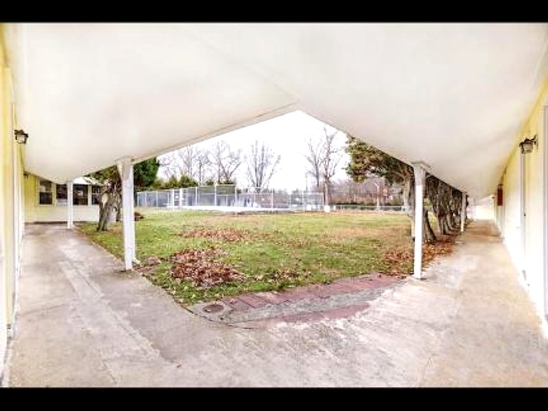 Monmouth OYOの写真