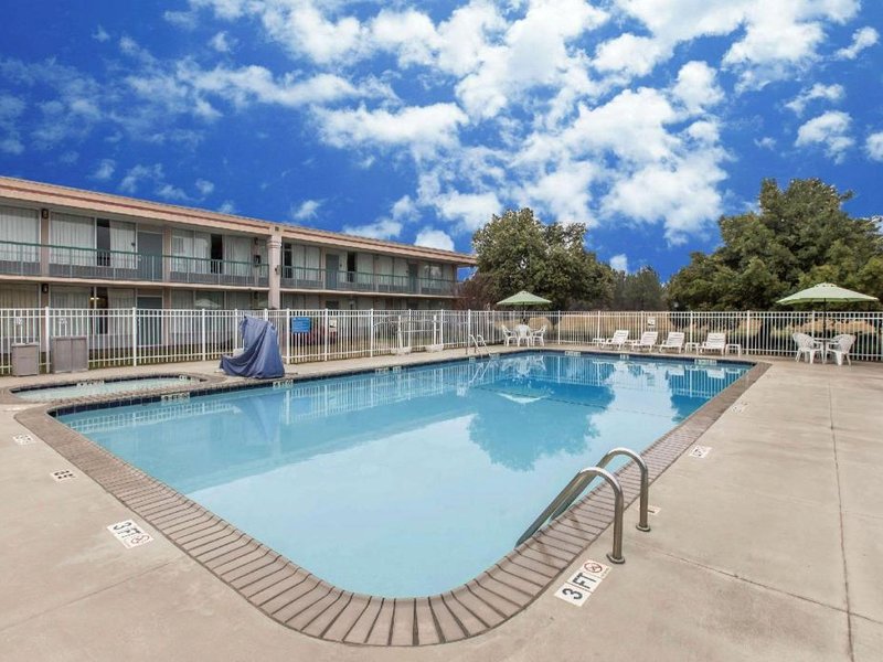 Quality Inn & Suites McDonough South I-75の写真