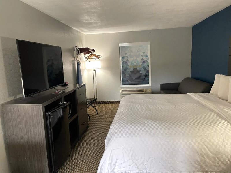 クレアモント イン アンド スイーツ ワーレン (Clairmont Inn and Suites Warren)の写真