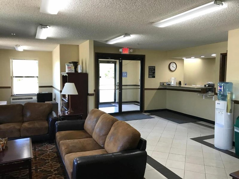クレアモント イン アンド スイーツ ワーレン (Clairmont Inn and Suites Warren)の写真