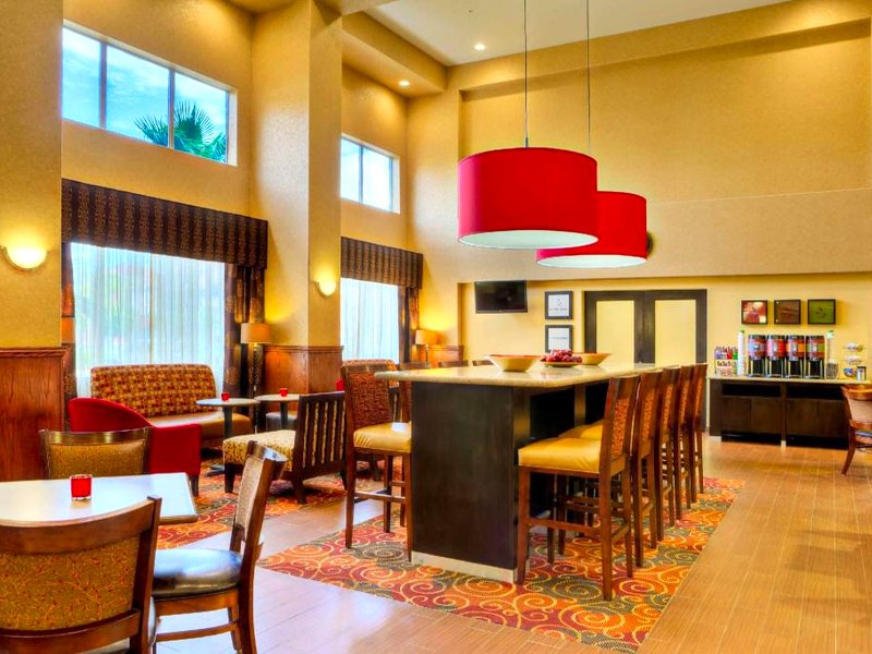 Hampton Inn & Suites Palmdaleの写真