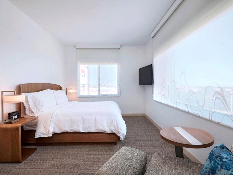 Element Palmdaleの写真