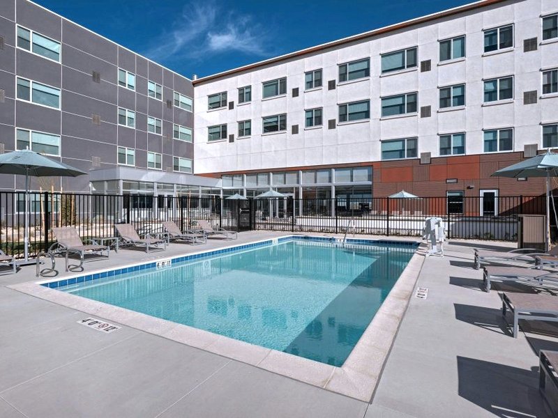 Element Palmdaleの写真