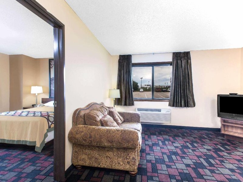 スーパー 8 バイ ウインダム ブーンビル (Super 8 By Wyndham Boonville)の写真