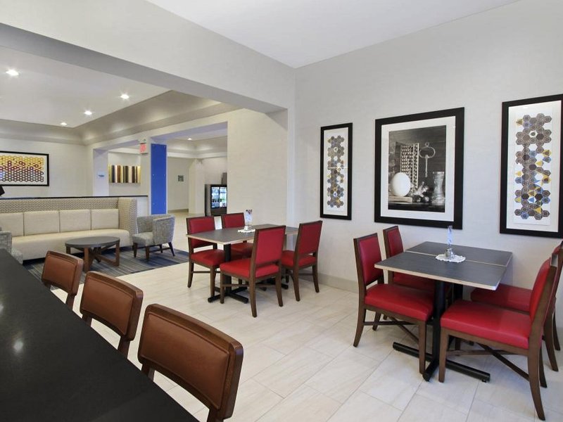 Holiday Inn Express Boonville By IHGの写真