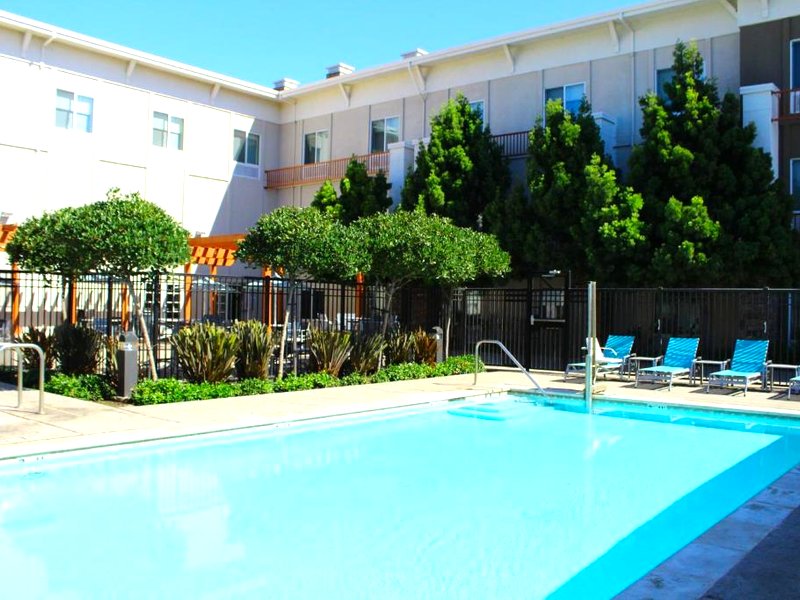 ホリデイ イン エクスプレス ホテル ＆ スイーツ ナパ バレー アメリカン キャニオン バイ IHG (Holiday Inn Express Hotel & Suites Napa Valley-American Canyon By IHG)の写真