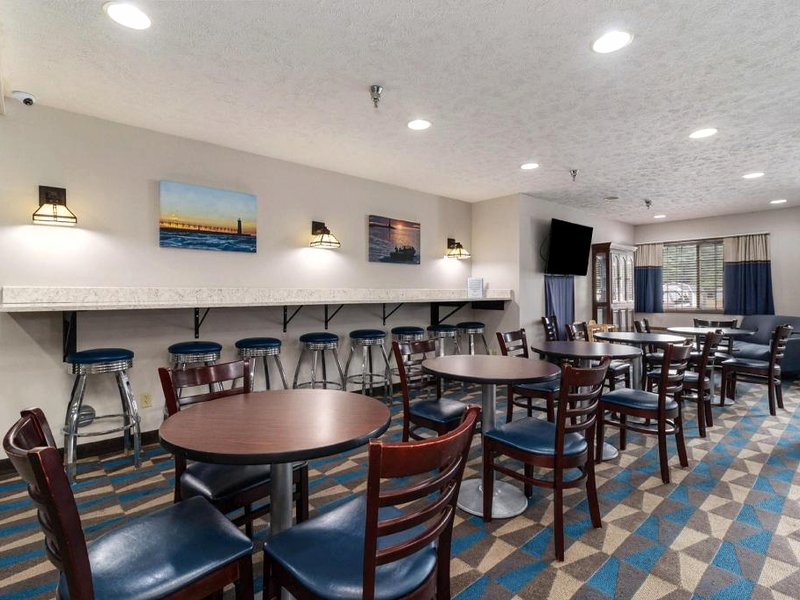マイクロテル イン&スイーツ バイ ウインダム マニスティー (Microtel Inn & Suites by Wyndham Manistee)の写真
