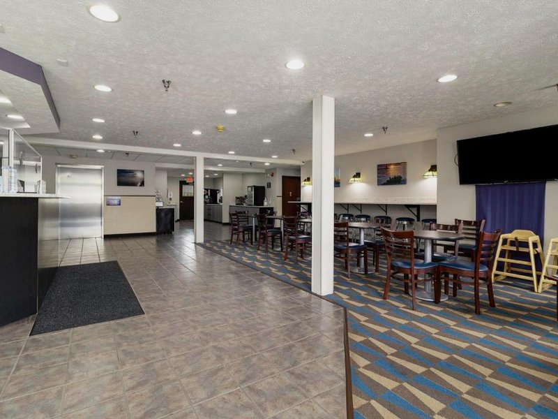 マイクロテル イン&スイーツ バイ ウインダム マニスティー (Microtel Inn & Suites by Wyndham Manistee)の写真