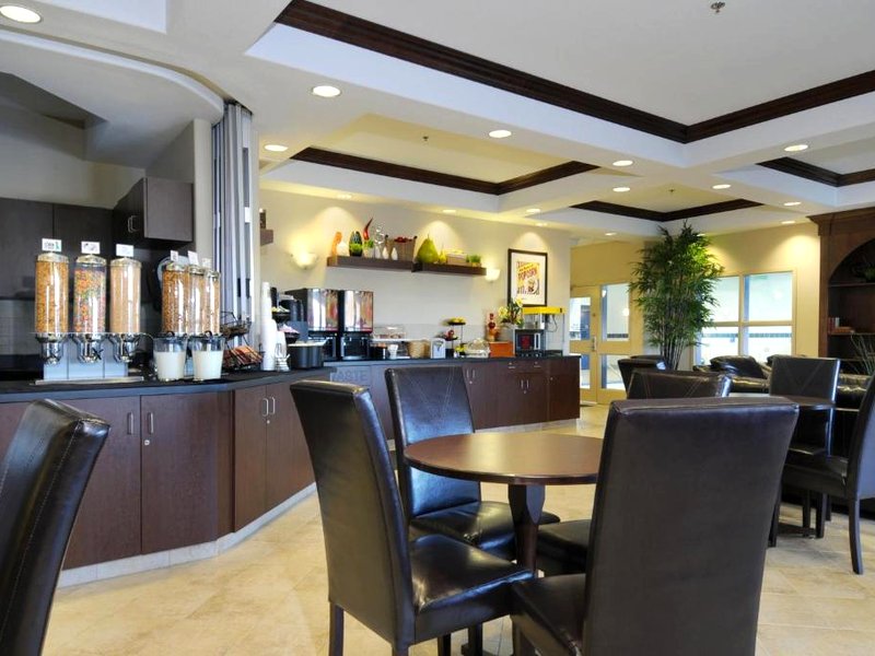 Ramada by Wyndham Weyburnの写真