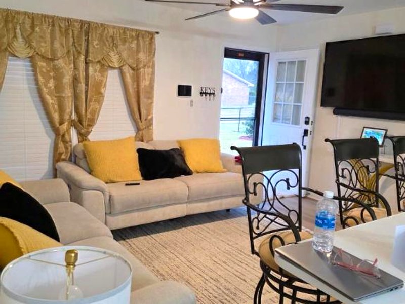 Marvelous 3-bedroom 2-bathroom house with Central Air charming Georgetownの写真